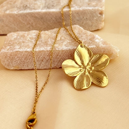 304 Stainless Steel 18K Gold Plated Elegant Lady Flower Pendant Necklace