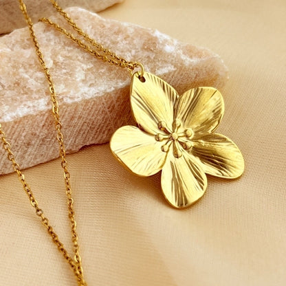 304 Stainless Steel 18K Gold Plated Elegant Lady Flower Pendant Necklace