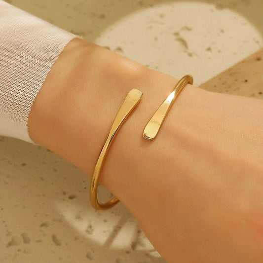 Minimal Bracelets